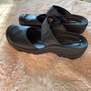 Keen Size 10 Black Mary Janes